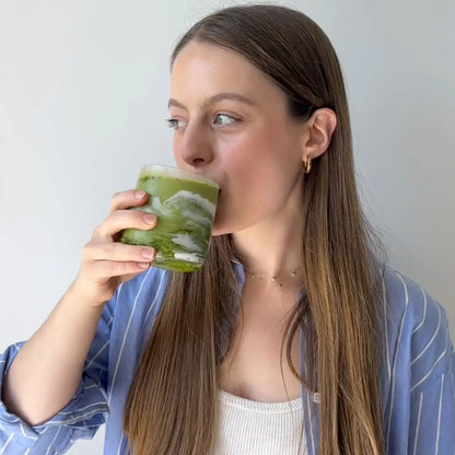 Zubereiteter Matcha Latte mit Better Bio Matcha Premium